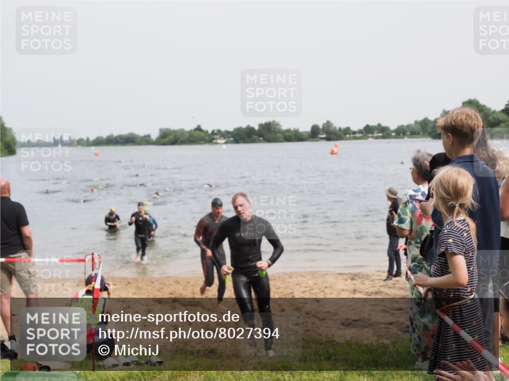 21.06.2025 - 27. Vierlanden-Triathlon MichiJ http://msf.ph/oto/8027394 15.06.2026 10:57:55 Schwimmen 647, 686, 705, 738, 774 meine-sportfotos.de