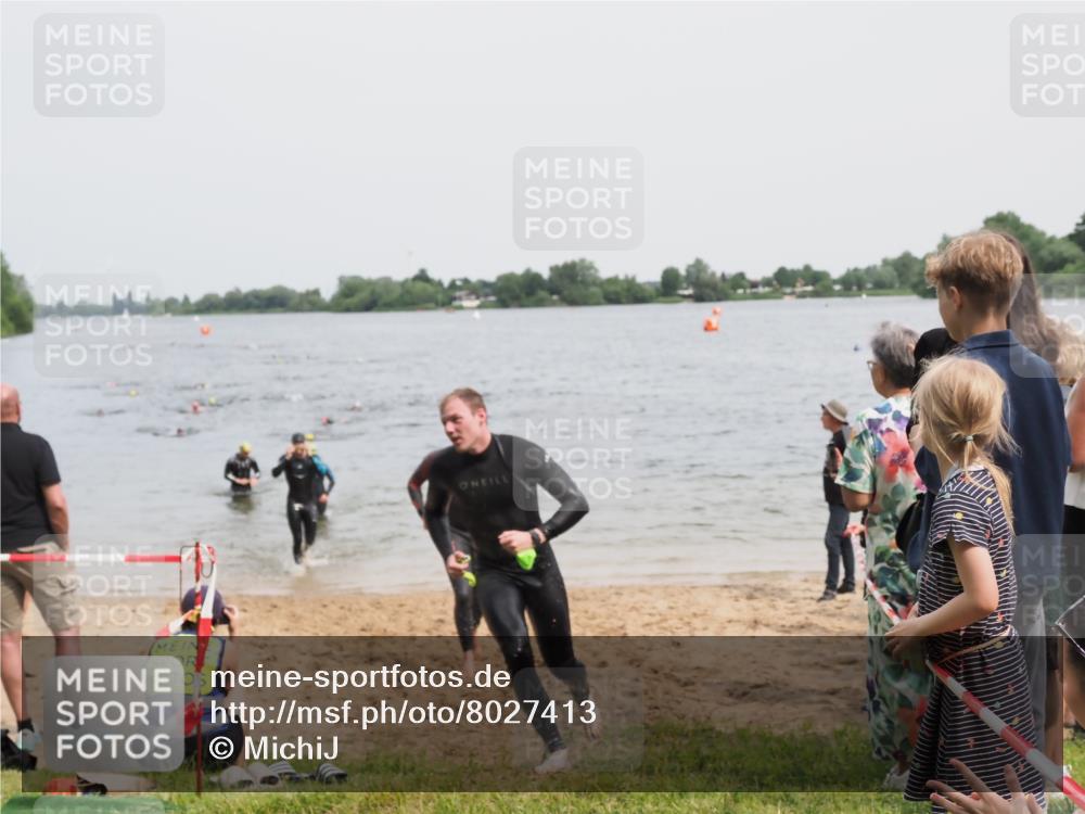 21.06.2025 - 27. Vierlanden-Triathlon MichiJ http://msf.ph/oto/8027413 15.06.2026 10:57:55 Schwimmen 647, 686, 705, 738, 774 meine-sportfotos.de