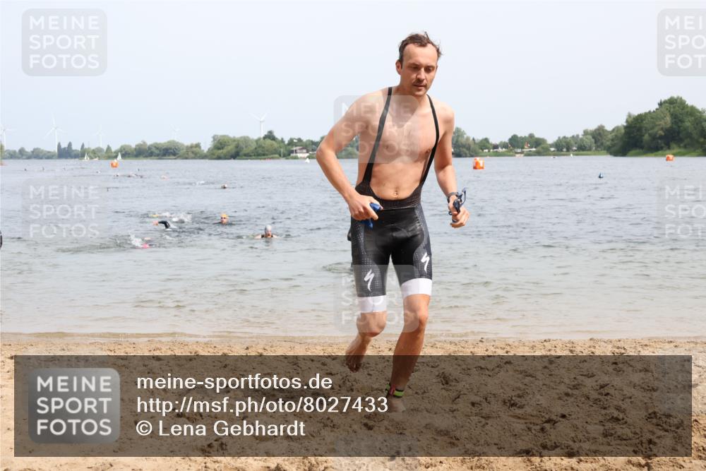 15.06.2025 - 27. Vierlanden-Triathlon Lena Gebhardt http://msf.ph/oto/8027433 15.06.2025 11:00:27 Schwimmen 646, 649, 657, 662, 694, 714, 731 meine-sportfotos.de