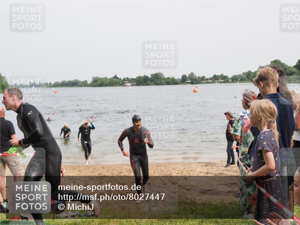 21.06.2025 - 27. Vierlanden-Triathlon MichiJ http://msf.ph/oto/8027447 15.06.2026 10:57:56 Schwimmen 647, 686, 705, 738, 774 meine-sportfotos.de