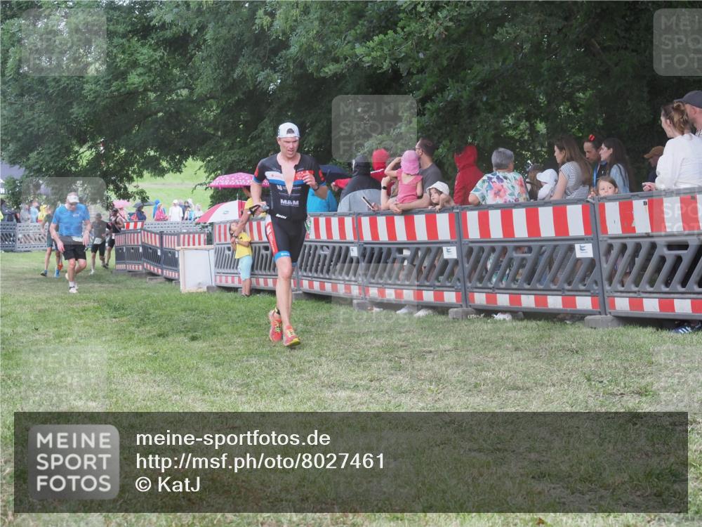21.06.2025 - 27. Vierlanden-Triathlon KatJ http://msf.ph/oto/8027461 15.06.2025 13:31:28 Ziel 799, 847, 968 meine-sportfotos.de