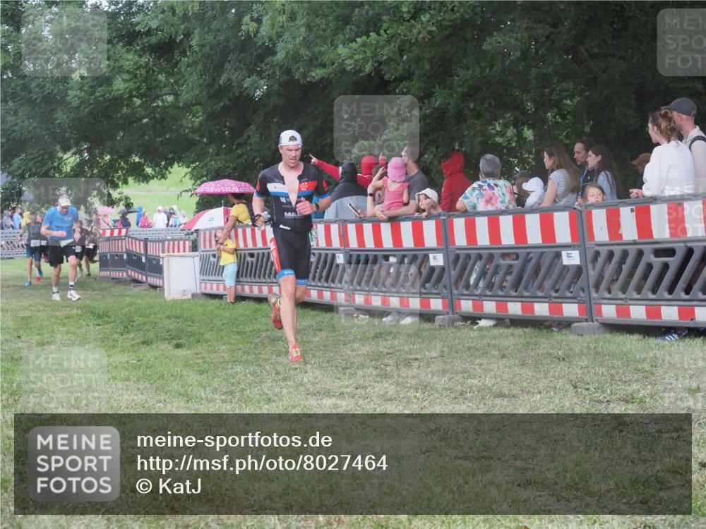 21.06.2025 - 27. Vierlanden-Triathlon KatJ http://msf.ph/oto/8027464 15.06.2025 13:31:28 Ziel 799, 847, 968 meine-sportfotos.de