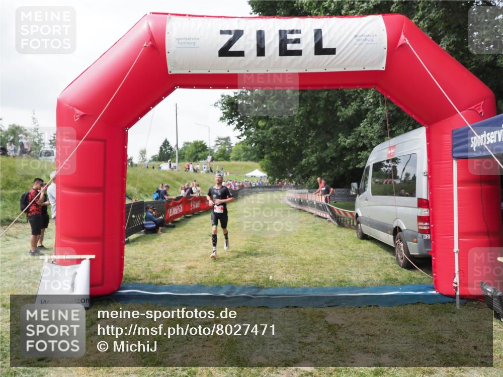 21.06.2025 - 27. Vierlanden-Triathlon MichiJ http://msf.ph/oto/8027471 15.06.2026 12:07:15 Ziel 63 meine-sportfotos.de