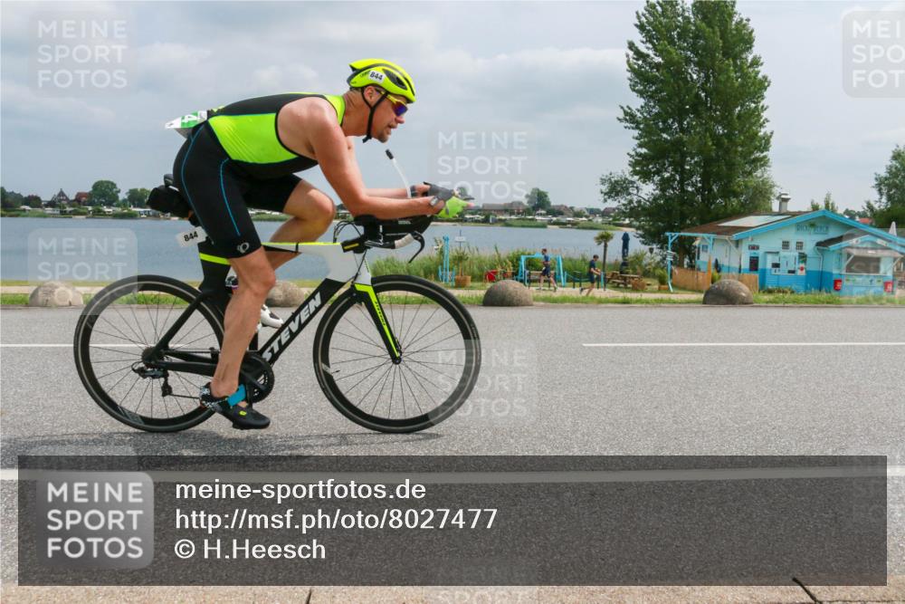 21.06.2025 - 27. Vierlanden-Triathlon H.Heesch http://msf.ph/oto/8027477 15.06.2025 12:19:42 Radfahren 647, 844, 855, 953 meine-sportfotos.de
