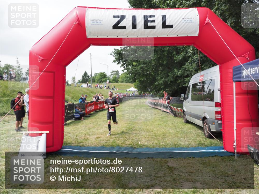 21.06.2025 - 27. Vierlanden-Triathlon MichiJ http://msf.ph/oto/8027478 15.06.2026 12:07:15 Ziel 63 meine-sportfotos.de
