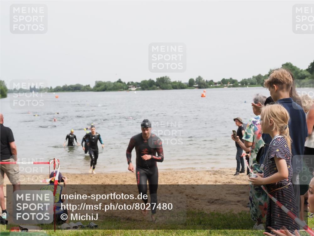 21.06.2025 - 27. Vierlanden-Triathlon MichiJ http://msf.ph/oto/8027480 15.06.2026 10:57:56 Schwimmen 647, 686, 705, 738, 774 meine-sportfotos.de