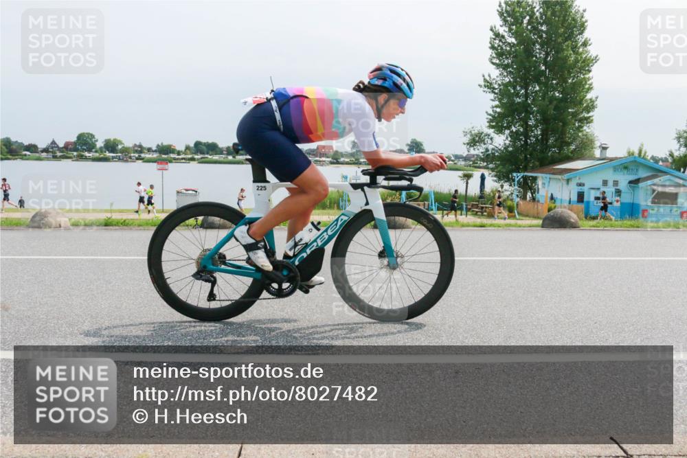 15.06.2025 - 27. Vierlanden-Triathlon H.Heesch http://msf.ph/oto/8027482 15.06.2025 11:21:55 Radfahren 225 meine-sportfotos.de