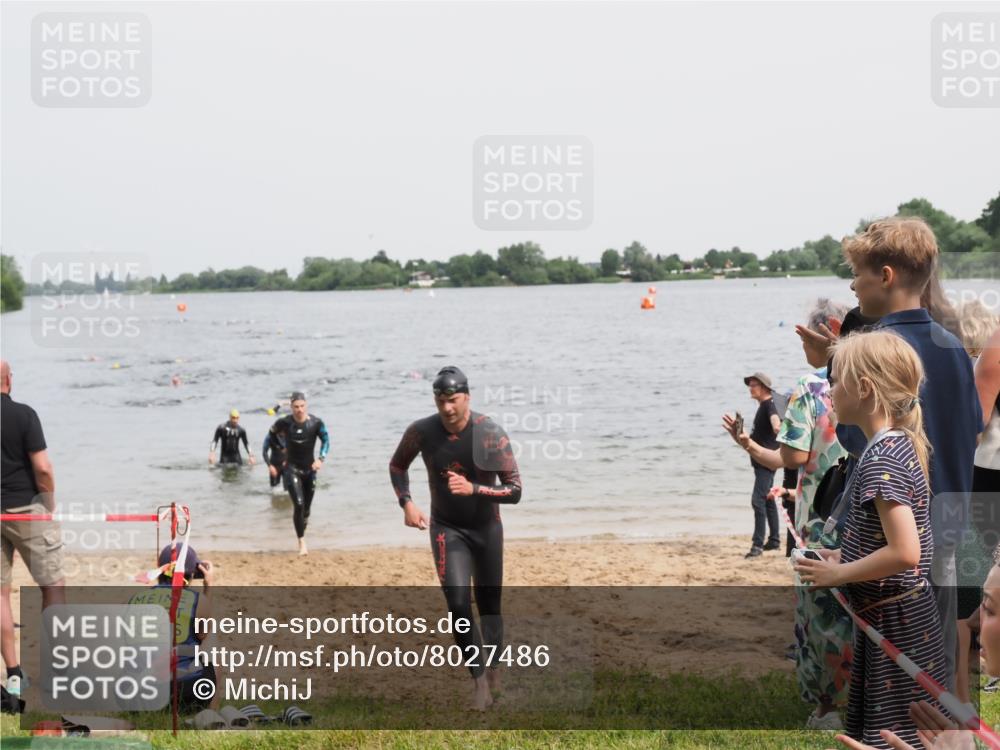 21.06.2025 - 27. Vierlanden-Triathlon MichiJ http://msf.ph/oto/8027486 15.06.2026 10:57:57 Schwimmen 640, 647, 686, 705, 738 meine-sportfotos.de