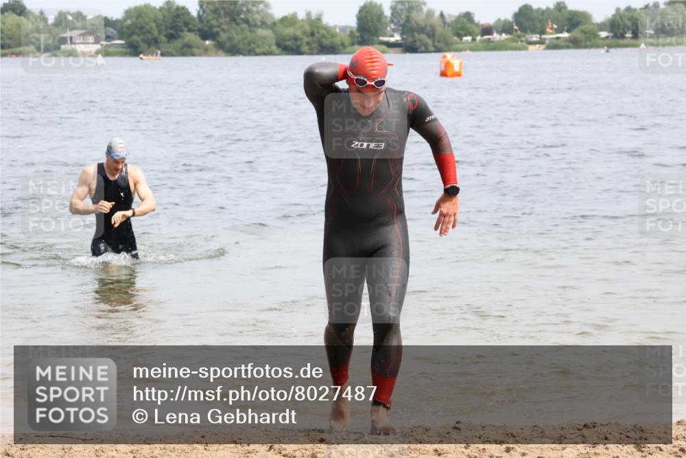 15.06.2025 - 27. Vierlanden-Triathlon Lena Gebhardt http://msf.ph/oto/8027487 15.06.2025 11:00:33 Schwimmen 646, 649, 678, 714, 723 meine-sportfotos.de