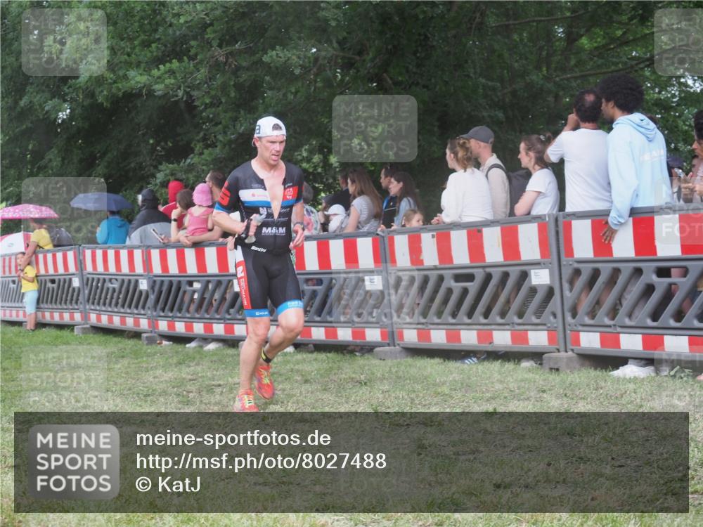 21.06.2025 - 27. Vierlanden-Triathlon KatJ http://msf.ph/oto/8027488 15.06.2025 13:31:29 Ziel 799, 847, 968 meine-sportfotos.de
