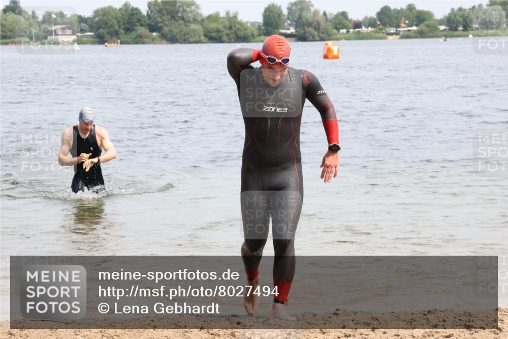 15.06.2025 - 27. Vierlanden-Triathlon Lena Gebhardt http://msf.ph/oto/8027494 15.06.2025 11:00:33 Schwimmen 646, 649, 678, 714, 723 meine-sportfotos.de
