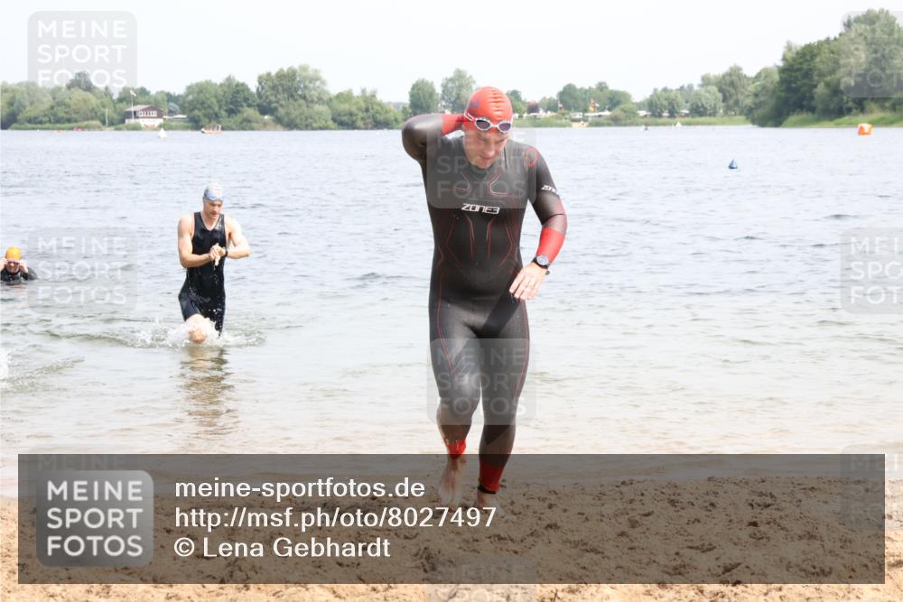 15.06.2025 - 27. Vierlanden-Triathlon Lena Gebhardt http://msf.ph/oto/8027497 15.06.2025 11:00:34 Schwimmen 646, 649, 678, 699, 714, 723 meine-sportfotos.de