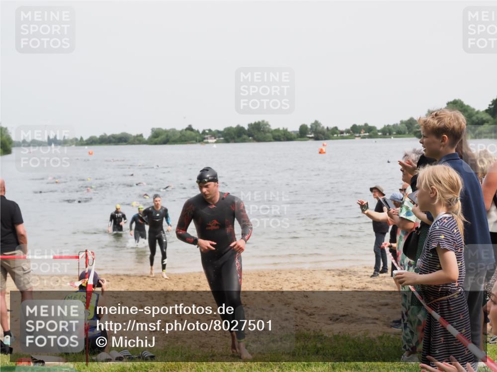 21.06.2025 - 27. Vierlanden-Triathlon MichiJ http://msf.ph/oto/8027501 15.06.2026 10:57:57 Schwimmen 640, 647, 686, 705, 738 meine-sportfotos.de