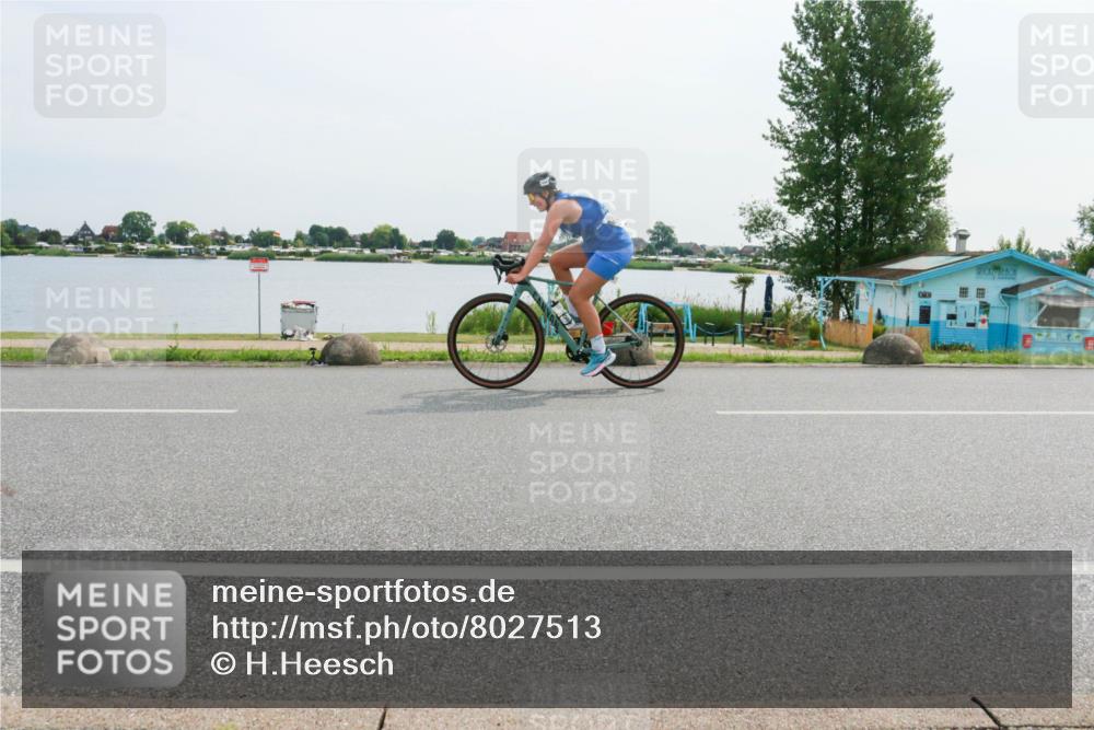 15.06.2025 - 27. Vierlanden-Triathlon H.Heesch http://msf.ph/oto/8027513 15.06.2025 10:28:23 Radfahren 242, 405, 536, 568 meine-sportfotos.de