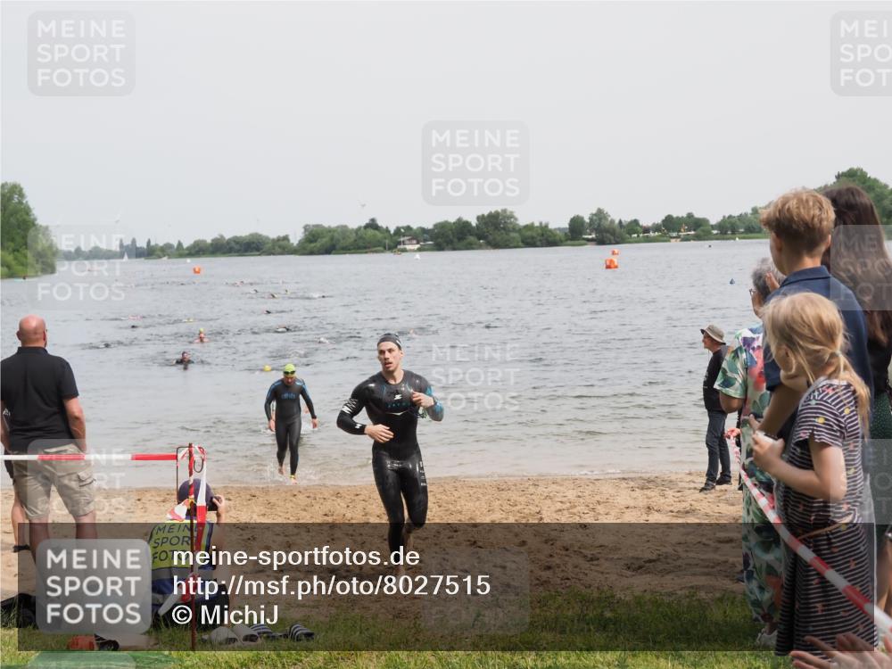 21.06.2025 - 27. Vierlanden-Triathlon MichiJ http://msf.ph/oto/8027515 15.06.2026 10:58:00 Schwimmen 640, 647, 705, 738 meine-sportfotos.de