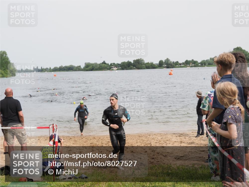 21.06.2025 - 27. Vierlanden-Triathlon MichiJ http://msf.ph/oto/8027527 15.06.2026 10:58:00 Schwimmen 640, 647, 705, 738 meine-sportfotos.de