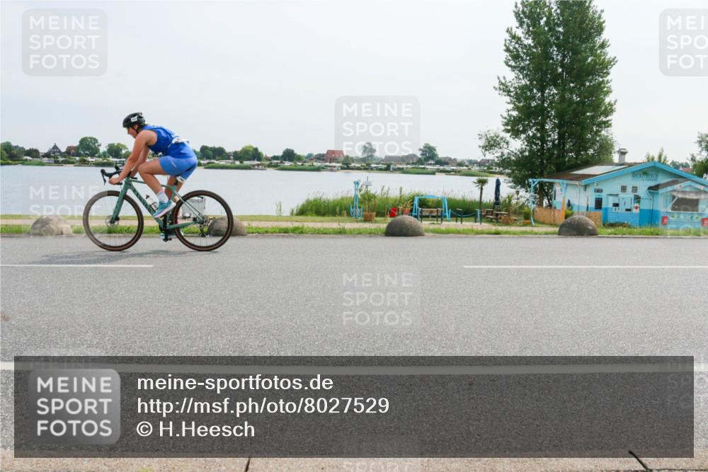15.06.2025 - 27. Vierlanden-Triathlon H.Heesch http://msf.ph/oto/8027529 15.06.2025 10:28:23 Radfahren 242, 405, 536, 568 meine-sportfotos.de