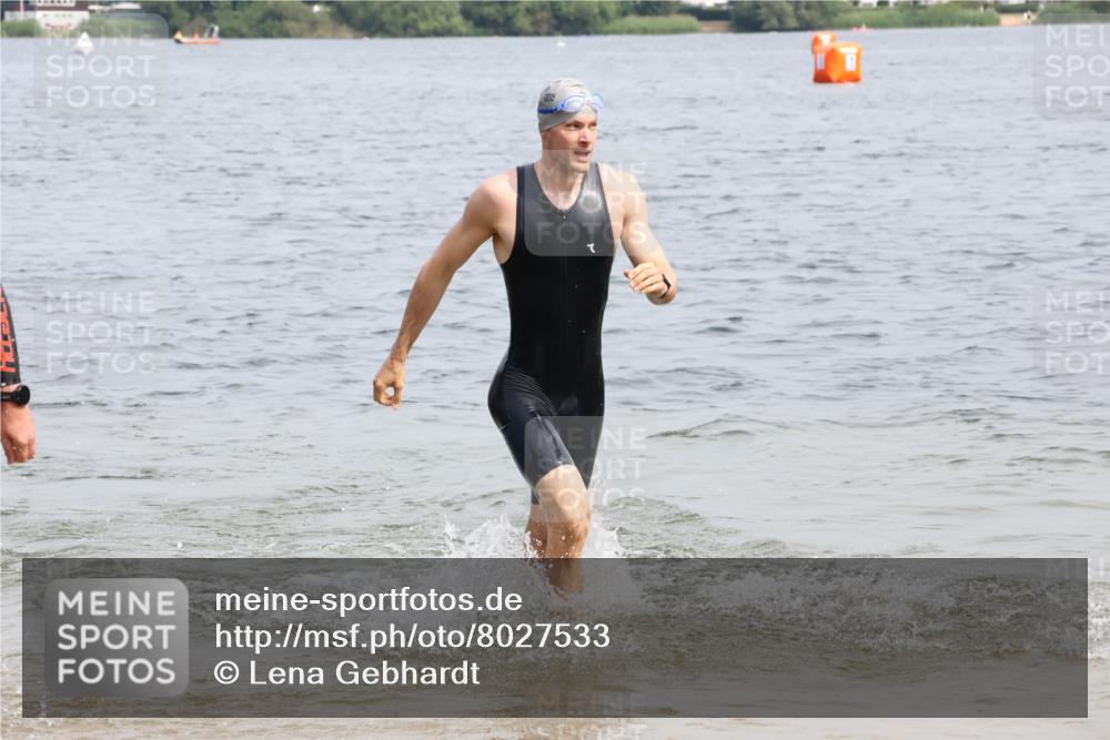 15.06.2025 - 27. Vierlanden-Triathlon Lena Gebhardt http://msf.ph/oto/8027533 15.06.2025 11:00:36 Schwimmen 649, 678, 699, 714, 723 meine-sportfotos.de