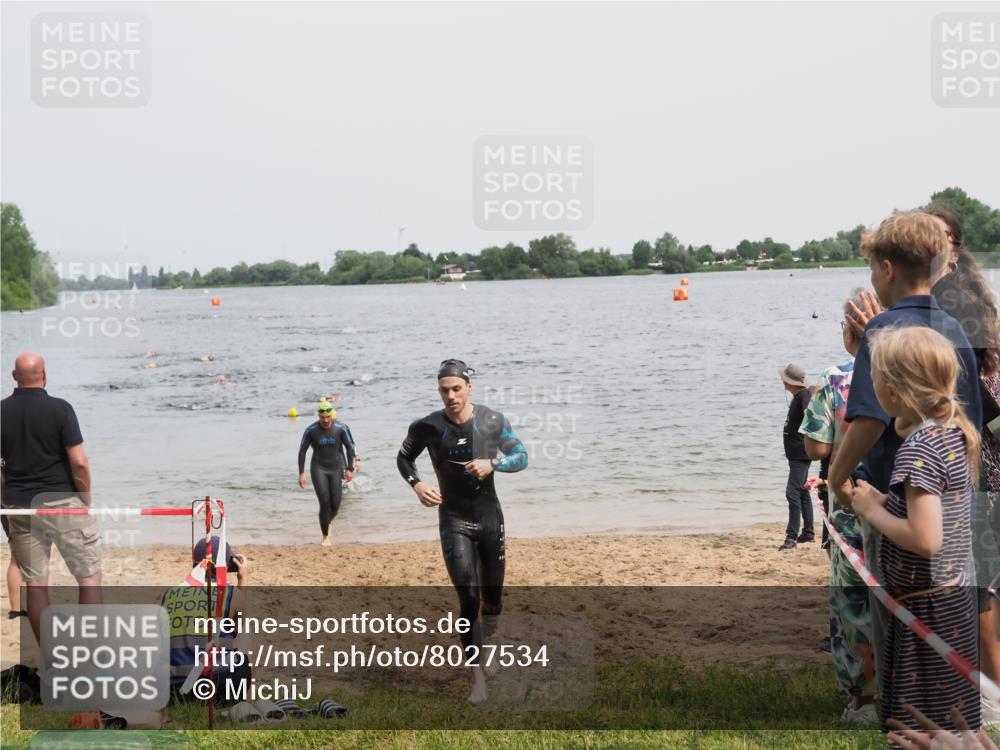 21.06.2025 - 27. Vierlanden-Triathlon MichiJ http://msf.ph/oto/8027534 15.06.2026 10:58:01 Schwimmen 640, 647, 705, 738 meine-sportfotos.de
