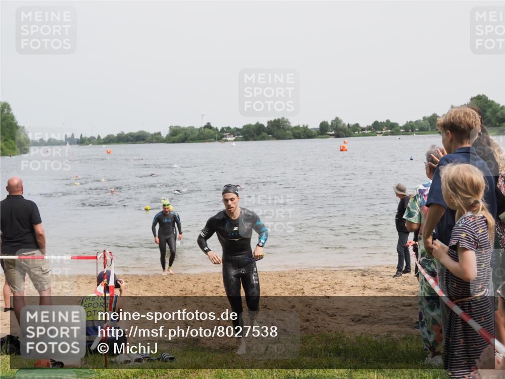 21.06.2025 - 27. Vierlanden-Triathlon MichiJ http://msf.ph/oto/8027538 15.06.2026 10:58:01 Schwimmen 640, 647, 705, 738 meine-sportfotos.de
