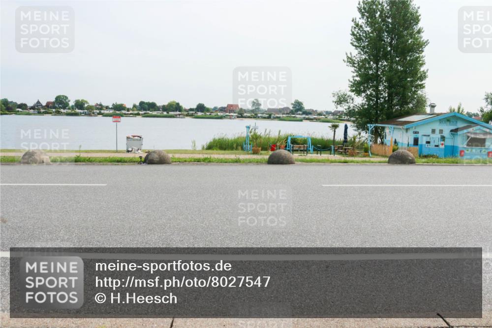 15.06.2025 - 27. Vierlanden-Triathlon H.Heesch http://msf.ph/oto/8027547 15.06.2025 10:28:23 Radfahren 242, 405, 536, 568 meine-sportfotos.de