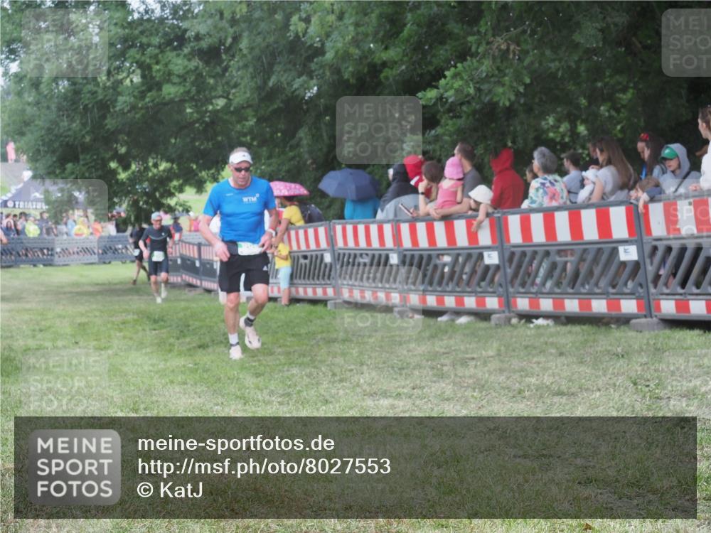 21.06.2025 - 27. Vierlanden-Triathlon KatJ http://msf.ph/oto/8027553 15.06.2025 13:31:32 Ziel 161, 799, 968 meine-sportfotos.de