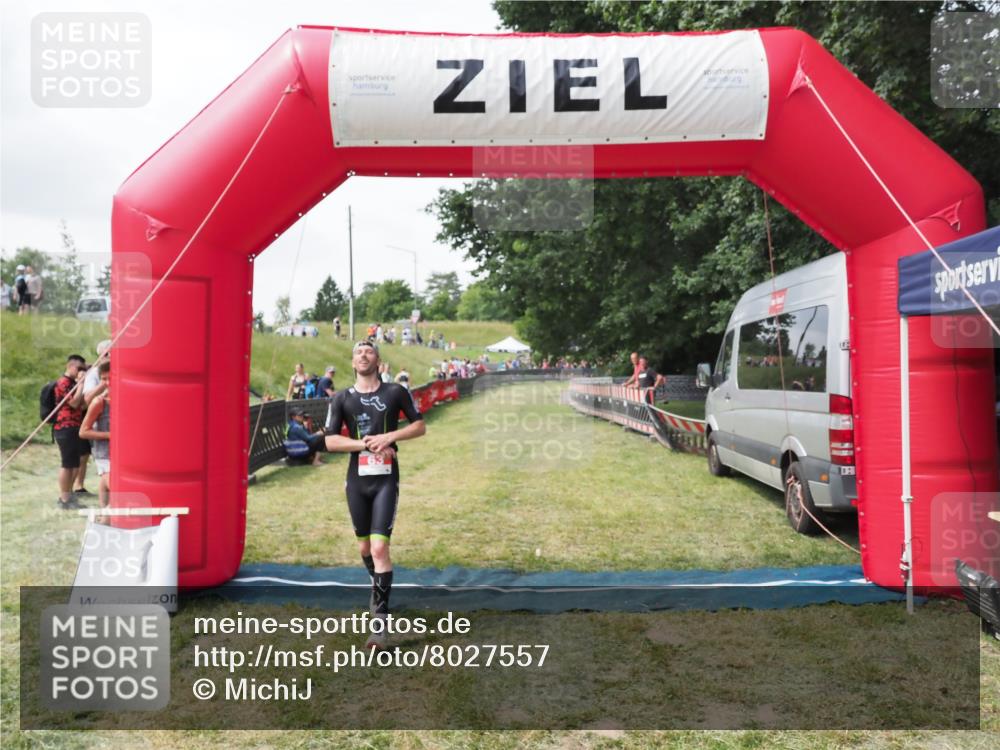 21.06.2025 - 27. Vierlanden-Triathlon MichiJ http://msf.ph/oto/8027557 15.06.2026 12:07:16 Ziel 63 meine-sportfotos.de