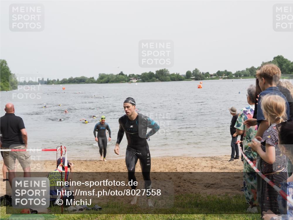 21.06.2025 - 27. Vierlanden-Triathlon MichiJ http://msf.ph/oto/8027558 15.06.2026 10:58:01 Schwimmen 640, 647, 705, 738 meine-sportfotos.de