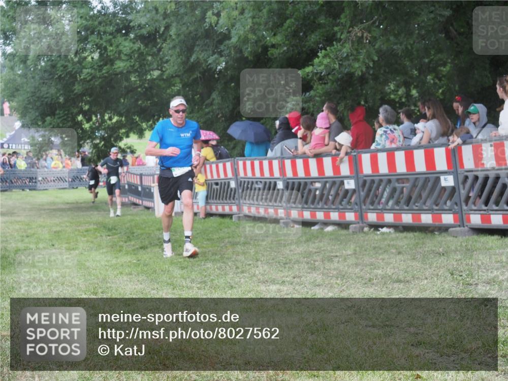 21.06.2025 - 27. Vierlanden-Triathlon KatJ http://msf.ph/oto/8027562 15.06.2025 13:31:32 Ziel 161, 799, 968 meine-sportfotos.de