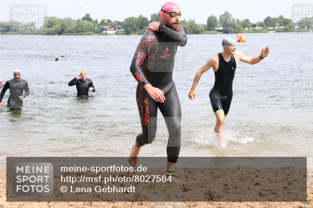 15.06.2025 - 27. Vierlanden-Triathlon Lena Gebhardt http://msf.ph/oto/8027564 15.06.2025 11:00:37 Schwimmen 649, 678, 699, 723 meine-sportfotos.de