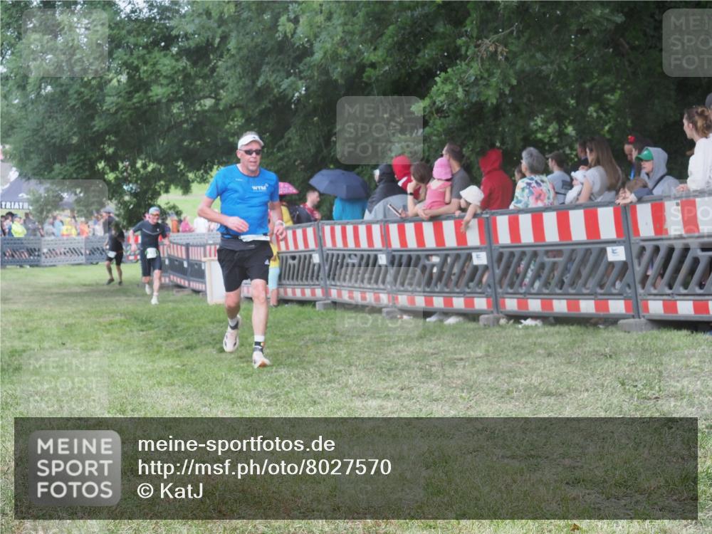 21.06.2025 - 27. Vierlanden-Triathlon KatJ http://msf.ph/oto/8027570 15.06.2025 13:31:32 Ziel 161, 799, 968 meine-sportfotos.de
