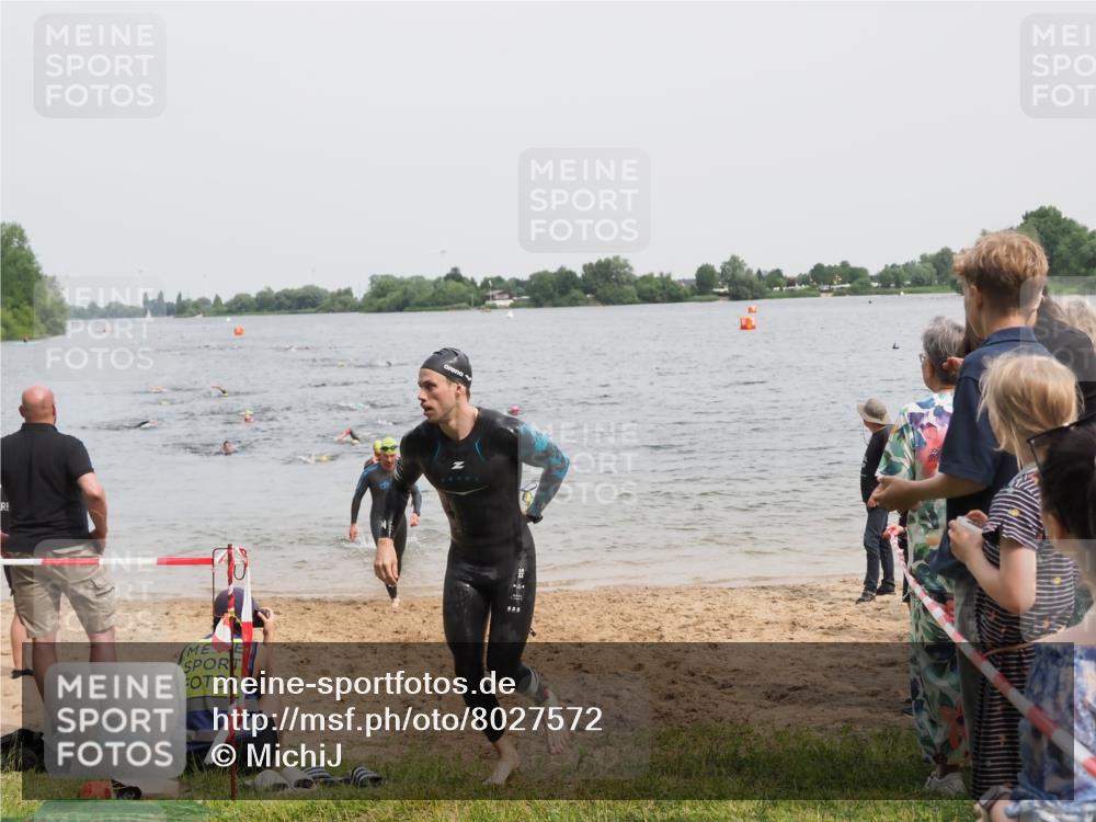 21.06.2025 - 27. Vierlanden-Triathlon MichiJ http://msf.ph/oto/8027572 15.06.2026 10:58:01 Schwimmen 640, 647, 705, 738 meine-sportfotos.de
