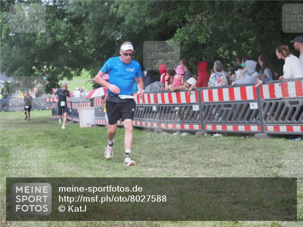 21.06.2025 - 27. Vierlanden-Triathlon KatJ http://msf.ph/oto/8027588 15.06.2025 13:31:33 Ziel 161, 799, 968 meine-sportfotos.de