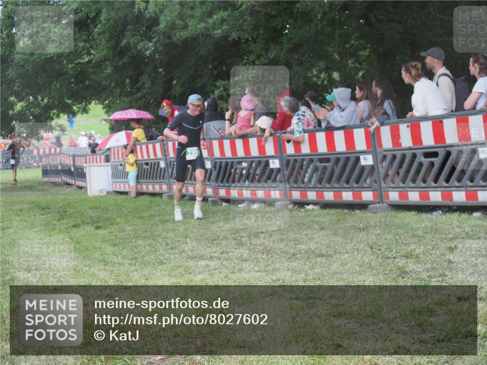 21.06.2025 - 27. Vierlanden-Triathlon KatJ http://msf.ph/oto/8027602 15.06.2025 13:31:35 Ziel 161, 760, 799, 968 meine-sportfotos.de