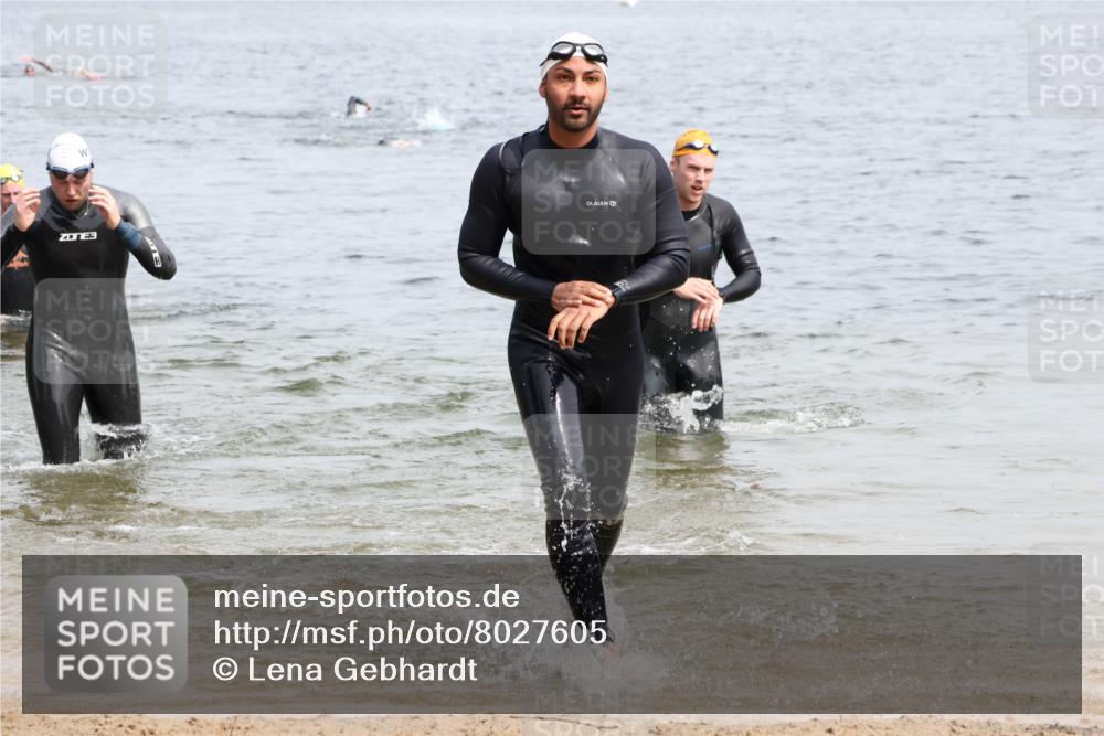 15.06.2025 - 27. Vierlanden-Triathlon Lena Gebhardt http://msf.ph/oto/8027605 15.06.2025 11:00:42 Schwimmen 637, 649, 678, 681, 699, 723 meine-sportfotos.de