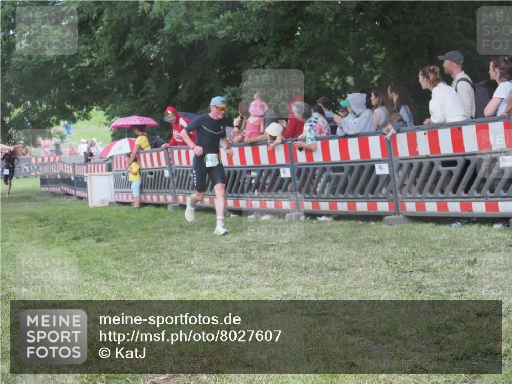21.06.2025 - 27. Vierlanden-Triathlon KatJ http://msf.ph/oto/8027607 15.06.2025 13:31:35 Ziel 161, 760, 799, 968 meine-sportfotos.de