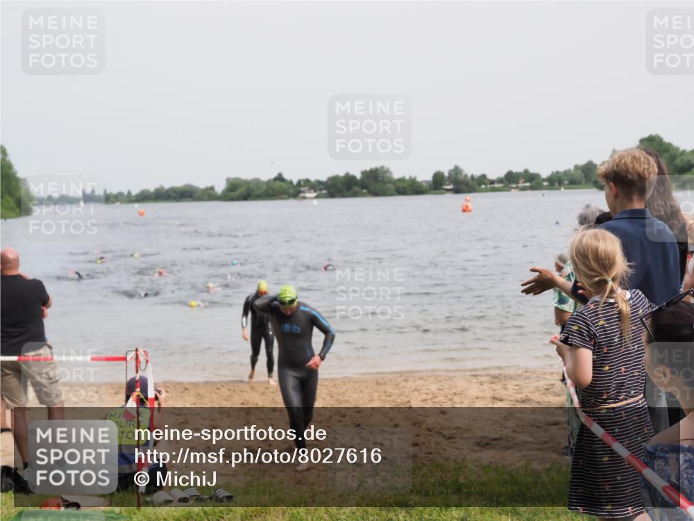 21.06.2025 - 27. Vierlanden-Triathlon MichiJ http://msf.ph/oto/8027616 15.06.2026 10:58:05 Schwimmen 640, 647, 762 meine-sportfotos.de