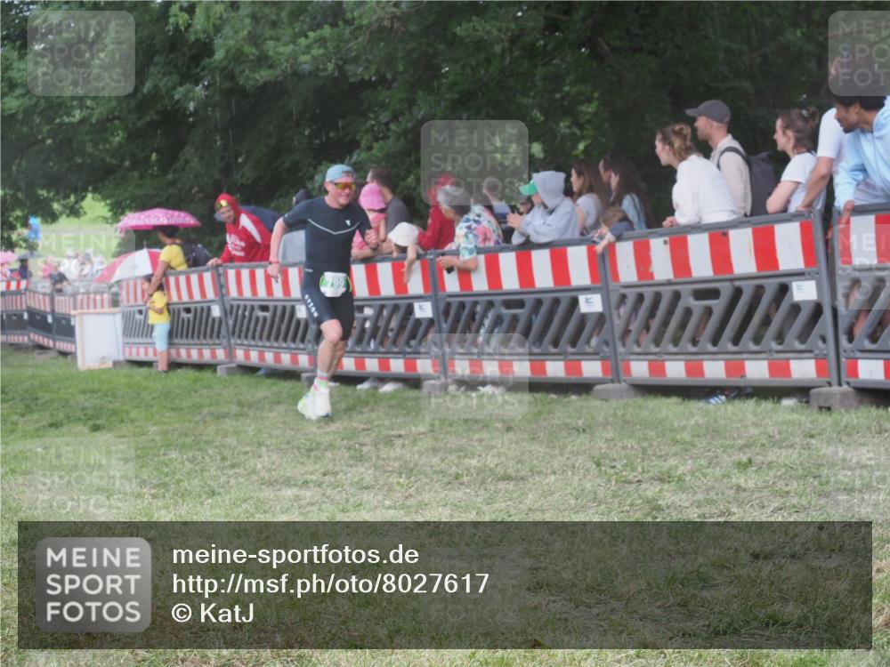 21.06.2025 - 27. Vierlanden-Triathlon KatJ http://msf.ph/oto/8027617 15.06.2025 13:31:35 Ziel 161, 760, 799, 968 meine-sportfotos.de