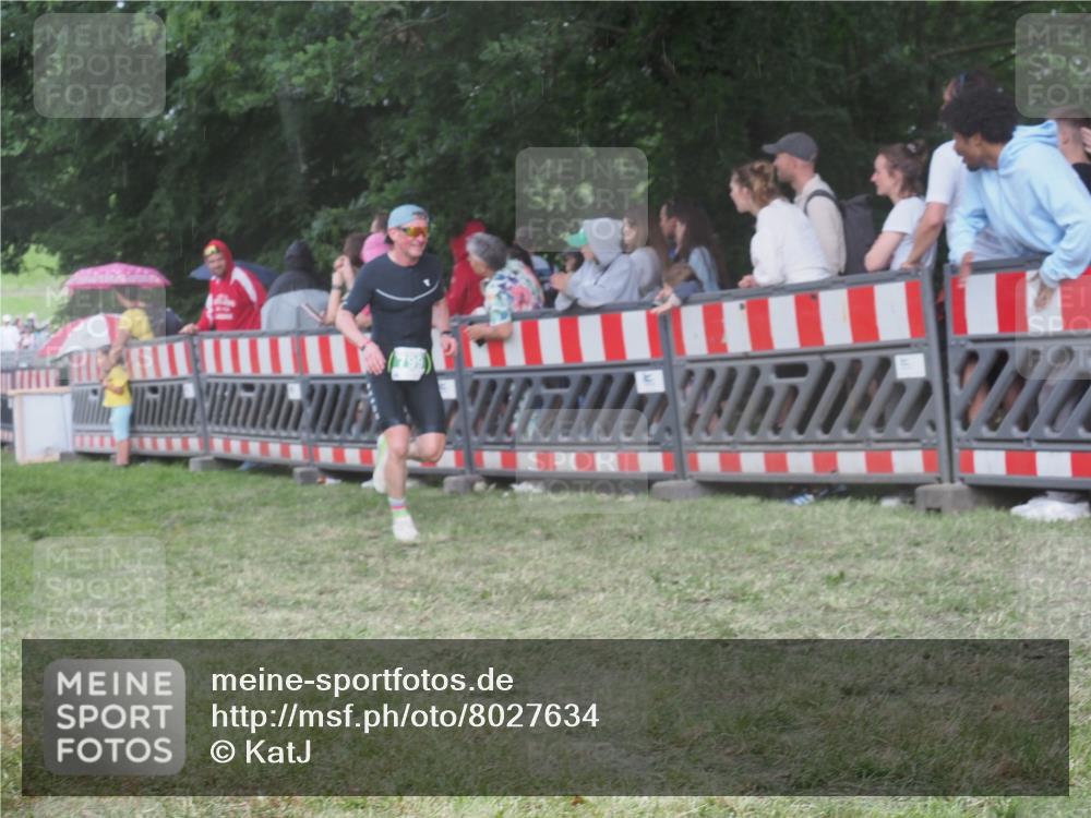 21.06.2025 - 27. Vierlanden-Triathlon KatJ http://msf.ph/oto/8027634 15.06.2025 13:31:36 Ziel 161, 760, 799 meine-sportfotos.de