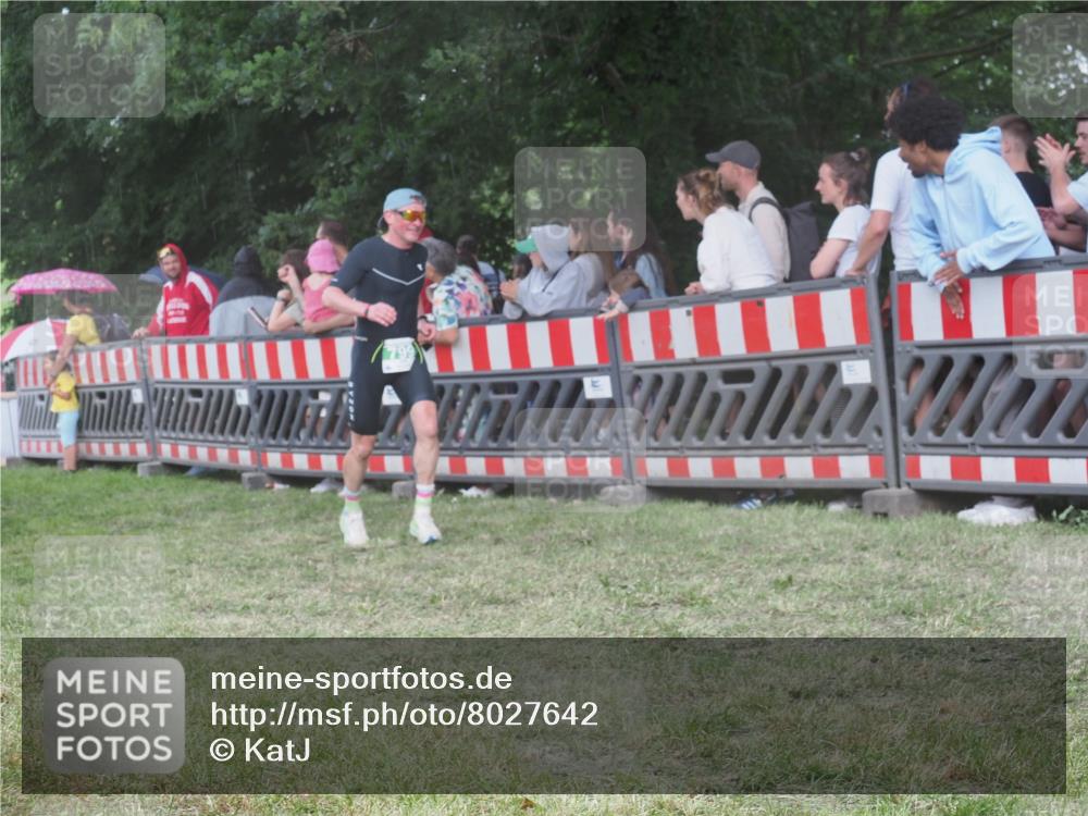 21.06.2025 - 27. Vierlanden-Triathlon KatJ http://msf.ph/oto/8027642 15.06.2025 13:31:36 Ziel 161, 760, 799 meine-sportfotos.de