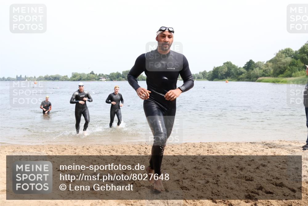 15.06.2025 - 27. Vierlanden-Triathlon Lena Gebhardt http://msf.ph/oto/8027648 15.06.2025 11:00:45 Schwimmen 637, 649, 678, 681, 699, 723, 746 meine-sportfotos.de