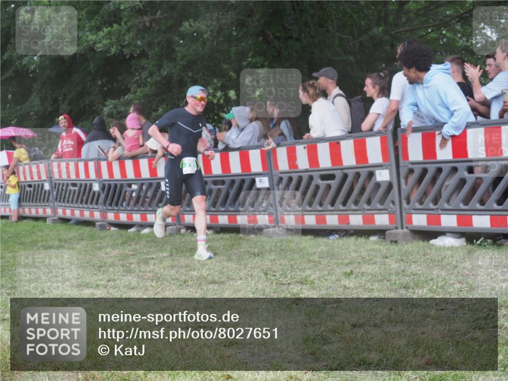 21.06.2025 - 27. Vierlanden-Triathlon KatJ http://msf.ph/oto/8027651 15.06.2025 13:31:36 Ziel 161, 760, 799 meine-sportfotos.de