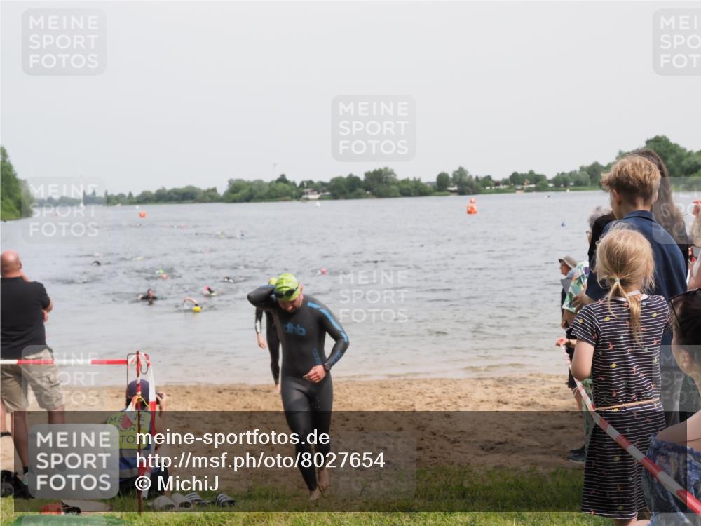 21.06.2025 - 27. Vierlanden-Triathlon MichiJ http://msf.ph/oto/8027654 15.06.2026 10:58:06 Schwimmen 640, 647, 762 meine-sportfotos.de