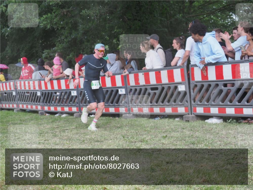 21.06.2025 - 27. Vierlanden-Triathlon KatJ http://msf.ph/oto/8027663 15.06.2025 13:31:36 Ziel 161, 760, 799 meine-sportfotos.de