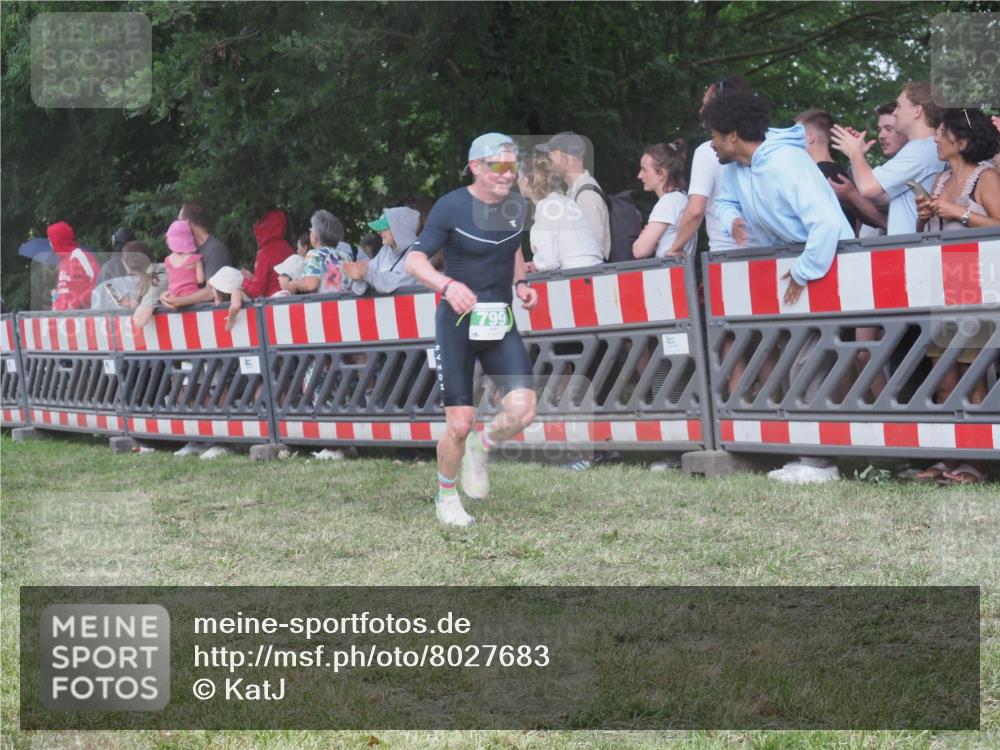 21.06.2025 - 27. Vierlanden-Triathlon KatJ http://msf.ph/oto/8027683 15.06.2025 13:31:36 Ziel 161, 760, 799 meine-sportfotos.de