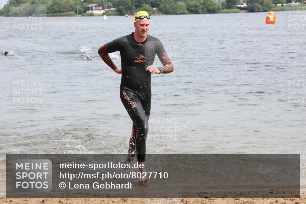 15.06.2025 - 27. Vierlanden-Triathlon Lena Gebhardt http://msf.ph/oto/8027710 15.06.2025 11:00:52 Schwimmen 637, 681, 699, 746 meine-sportfotos.de