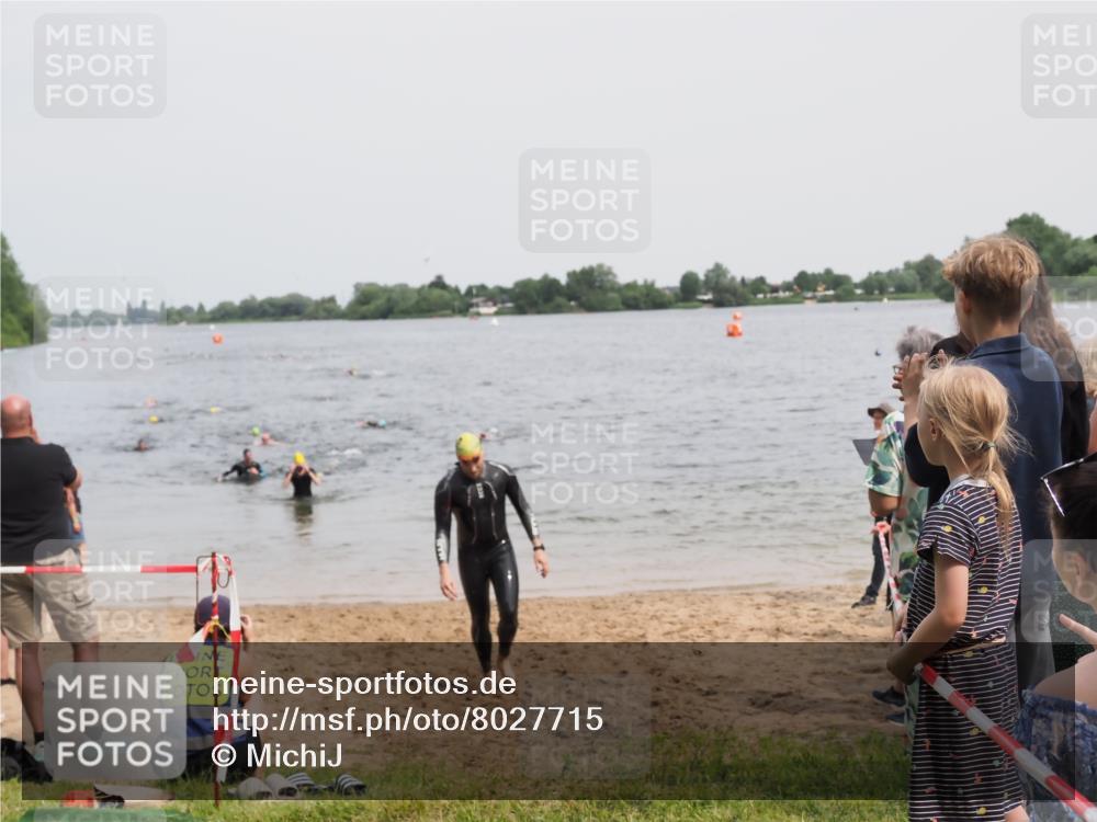 21.06.2025 - 27. Vierlanden-Triathlon MichiJ http://msf.ph/oto/8027715 15.06.2026 10:58:08 Schwimmen 640, 647, 762 meine-sportfotos.de