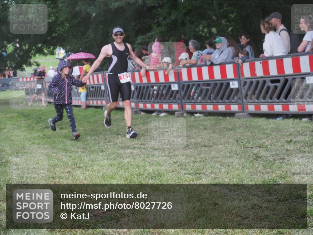 21.06.2025 - 27. Vierlanden-Triathlon KatJ http://msf.ph/oto/8027726 15.06.2025 13:31:38 Ziel 161, 760, 799 meine-sportfotos.de