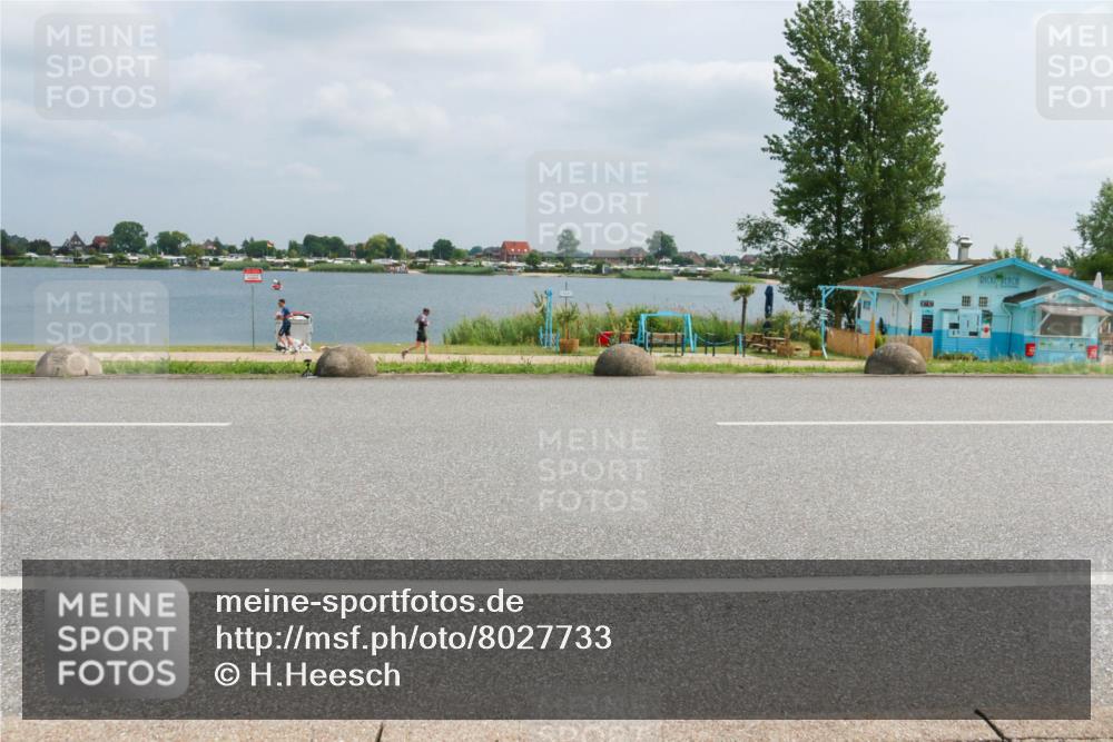 21.06.2025 - 27. Vierlanden-Triathlon H.Heesch http://msf.ph/oto/8027733 15.06.2025 12:19:47 Radfahren 678, 743 meine-sportfotos.de