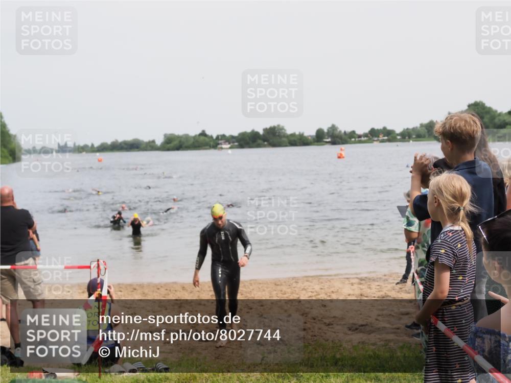 21.06.2025 - 27. Vierlanden-Triathlon MichiJ http://msf.ph/oto/8027744 15.06.2026 10:58:09 Schwimmen 640, 762, 769 meine-sportfotos.de